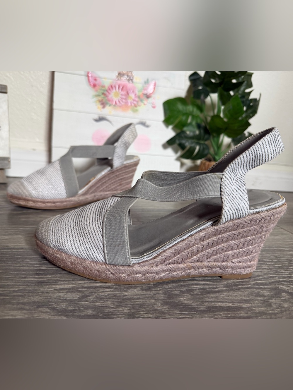 Women’s Gray & Silver Canvas Espadrille Wedge Slingback Sandals. Size 7